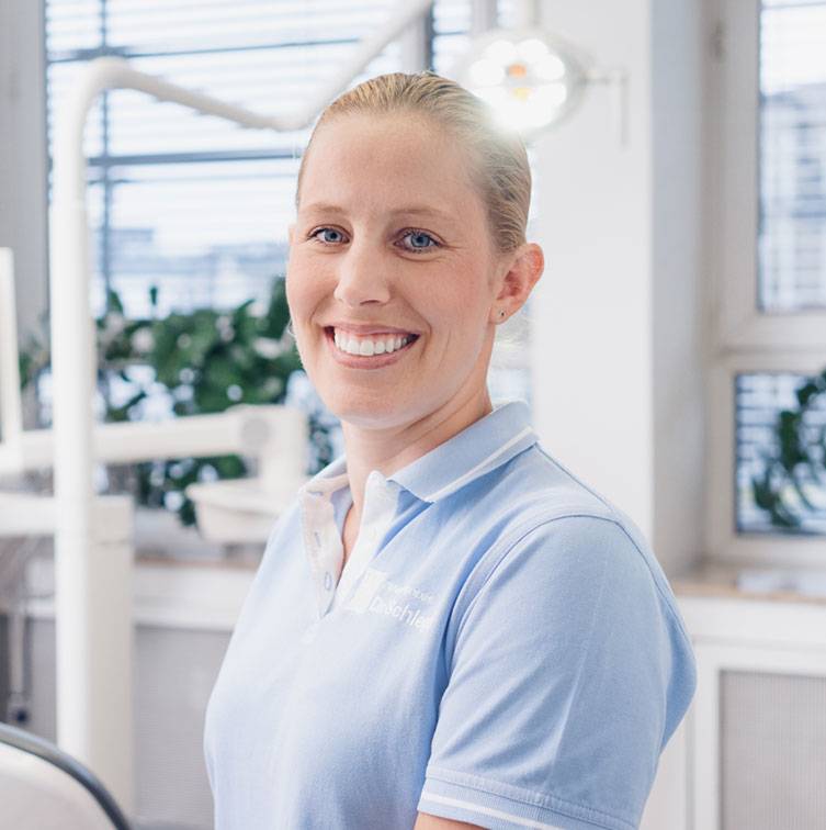 Dentalhygienikerin und ZMF Frau Simone Thomas